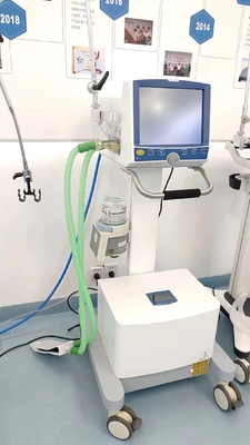 Ventilatore di terapia intensiva con compressore d'aria in modalità PCV-VG per adulti pediatrici e neonati